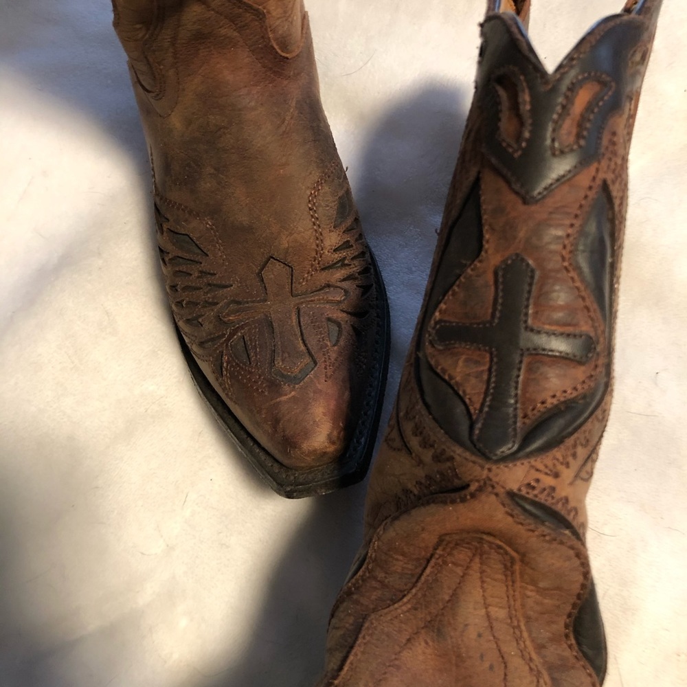 Boots - Picture 2 of 5